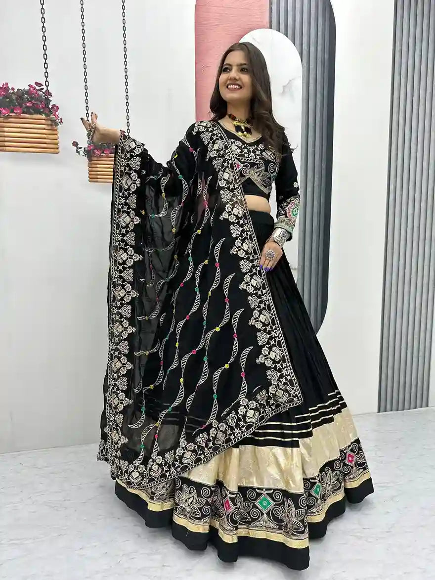 Midnight Royalty Black Chaniya Choli – Heritage Grandeur with Global Glam