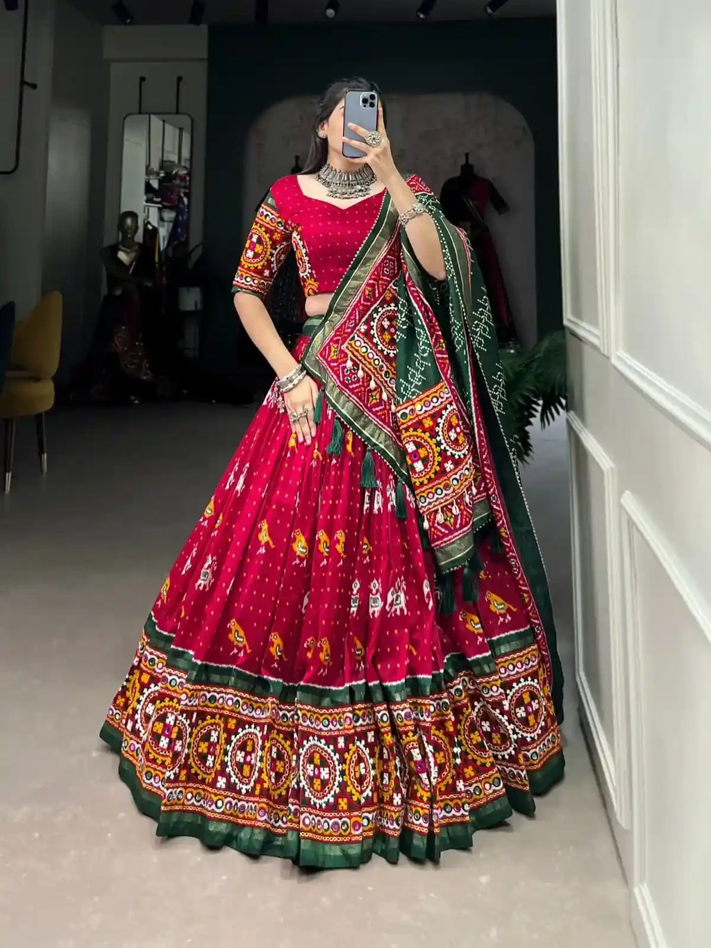 Heritage Royal Navratri Chaniya Choli – Global Elegance, Cultural Wealth